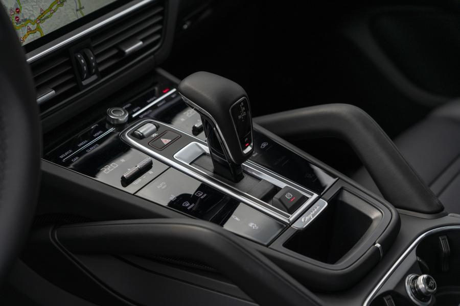 Детали интерьера Porsche Cayenne Coupe 2019 года  (WW) (фото 40 из 41)
